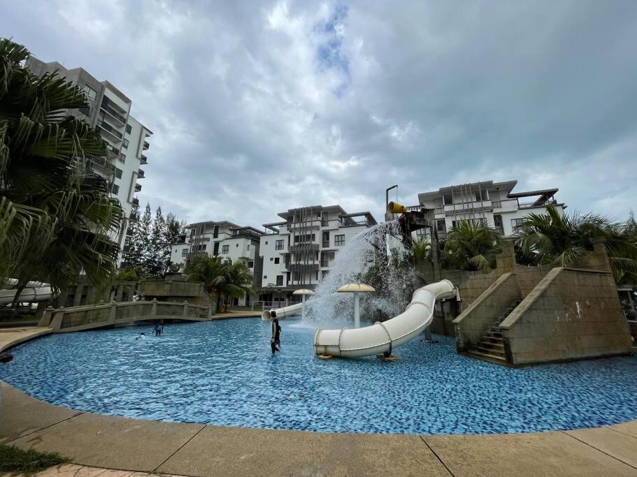 Kuantan Getaway Waterpark And Beach Esterno foto